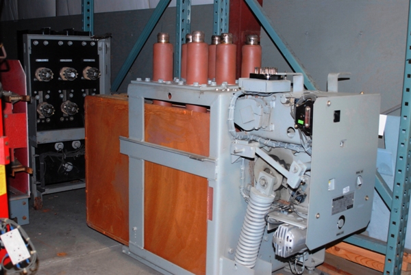 2000 Amps, General Electric, AM-4.16-250, ML13 - Image 1