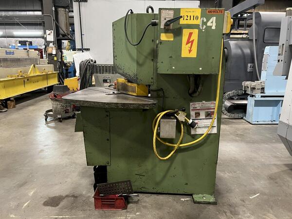 1/4" x 8-5/8" x 8-5/8" Amada #CSH-220, hyd notcher, 23 ton, 7/8" stroke variable speed, foot pedal, 1979 - Image 2