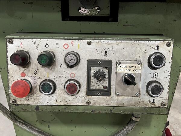 1/4" x 8-5/8" x 8-5/8" Amada #CSH-220, hyd notcher, 23 ton, 7/8" stroke variable speed, foot pedal, 1979 - Image 6
