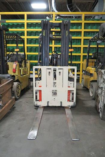 5000 lb. Caterpillar #V50E, propane forklift w/48" Cascade reach fork attachment - Image 5