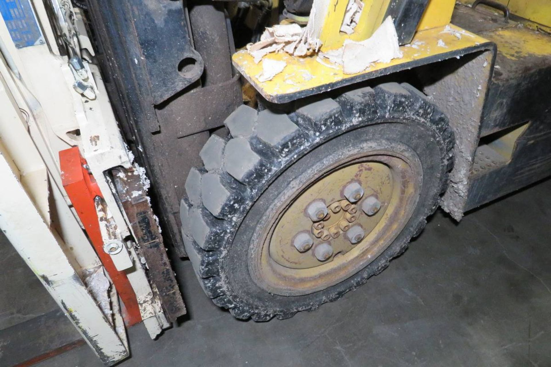 5000 lb. Caterpillar #V50E, propane forklift w/48" Cascade reach fork attachment - Image 6
