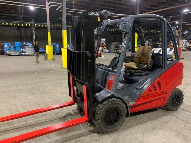 5000 lb. Linde #H25T, propane forklift, 30" forks, 2 stage mast, cushion tires - Image 7