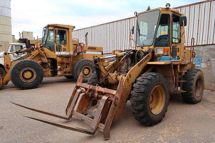 Dresser #512, pay loader, 5' fork attachment, diesel engine, 14646 running hours - Image 1