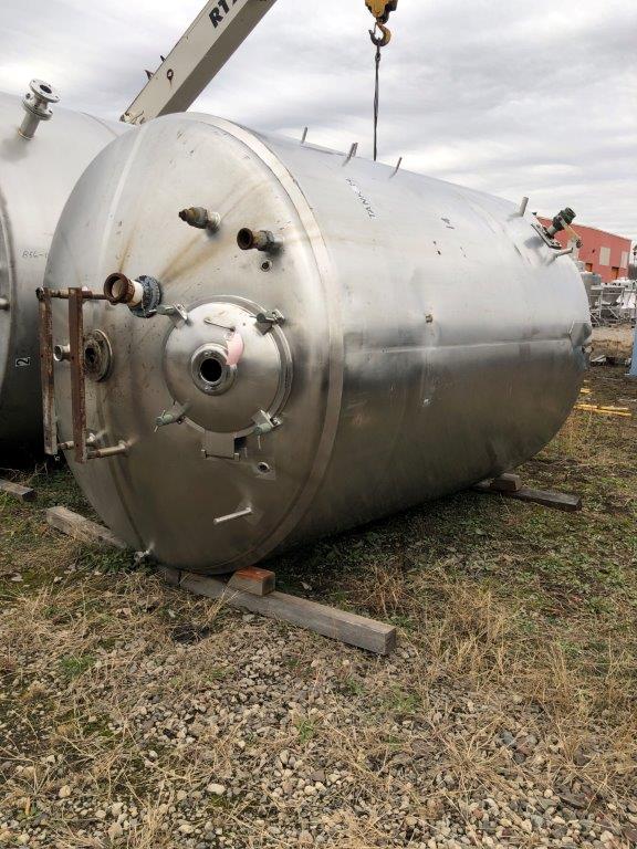 2500 gallon Stainless Steel mix tank, 84" dia. x 104" straight side, dish top, flat bottom - Image 1
