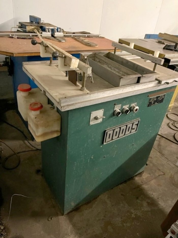 Dodds #GP-26, dovetail drawer gluer - Image 2