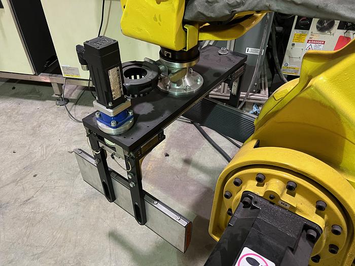 Fanuc, m- 420ia, 4-Axis robot, R30iA controller, 40 Kg, cleaned & tested, 2007, #104589 - Image 4