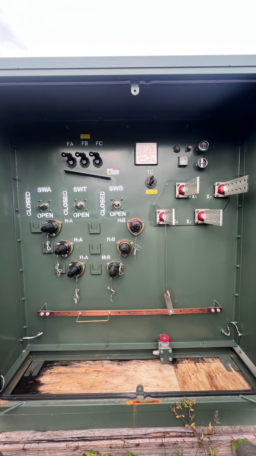 1250 KVA 25000 Primary, 240/416 Secondary, Surplec, padmount, new - Image 1