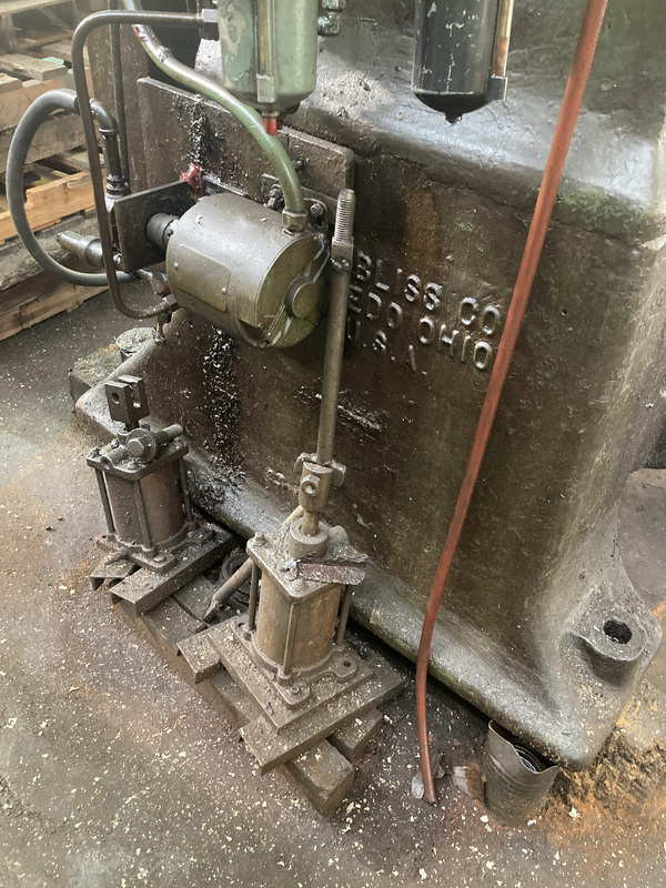 400 Ton, Bliss #663-A, knuckle joint press, 10" stroke, 19.5" Shut Height,.5" adj., 18 SPM, 30.5" x30.5" bed - Image 5