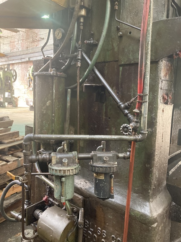 400 Ton, Bliss #663-A, knuckle joint press, 10" stroke, 19.5" Shut Height,.5" adj., 18 SPM, 30.5" x30.5" bed - Image 7