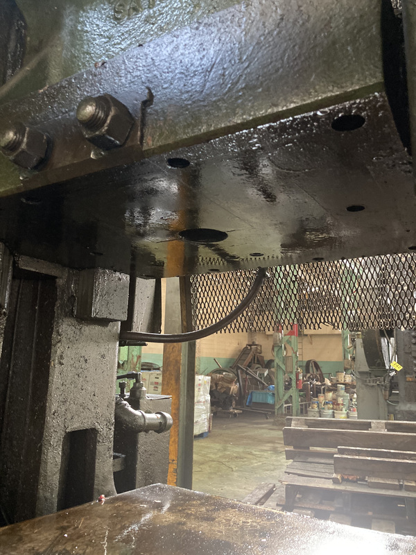 400 Ton, Bliss #663-A, knuckle joint press, 10" stroke, 19.5" Shut Height,.5" adj., 18 SPM, 30.5" x30.5" bed - Image 8