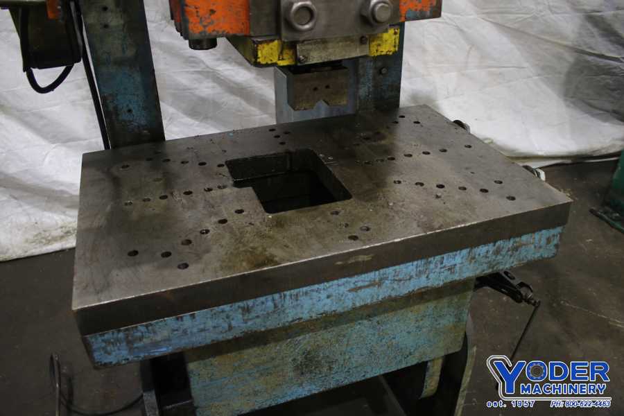 70 Ton, Heim #7, OBI press, 3" stroke, 13" Shut Height, 4" adj., 11" throat, 32" x20" bed, 110 SPM, air - Image 5