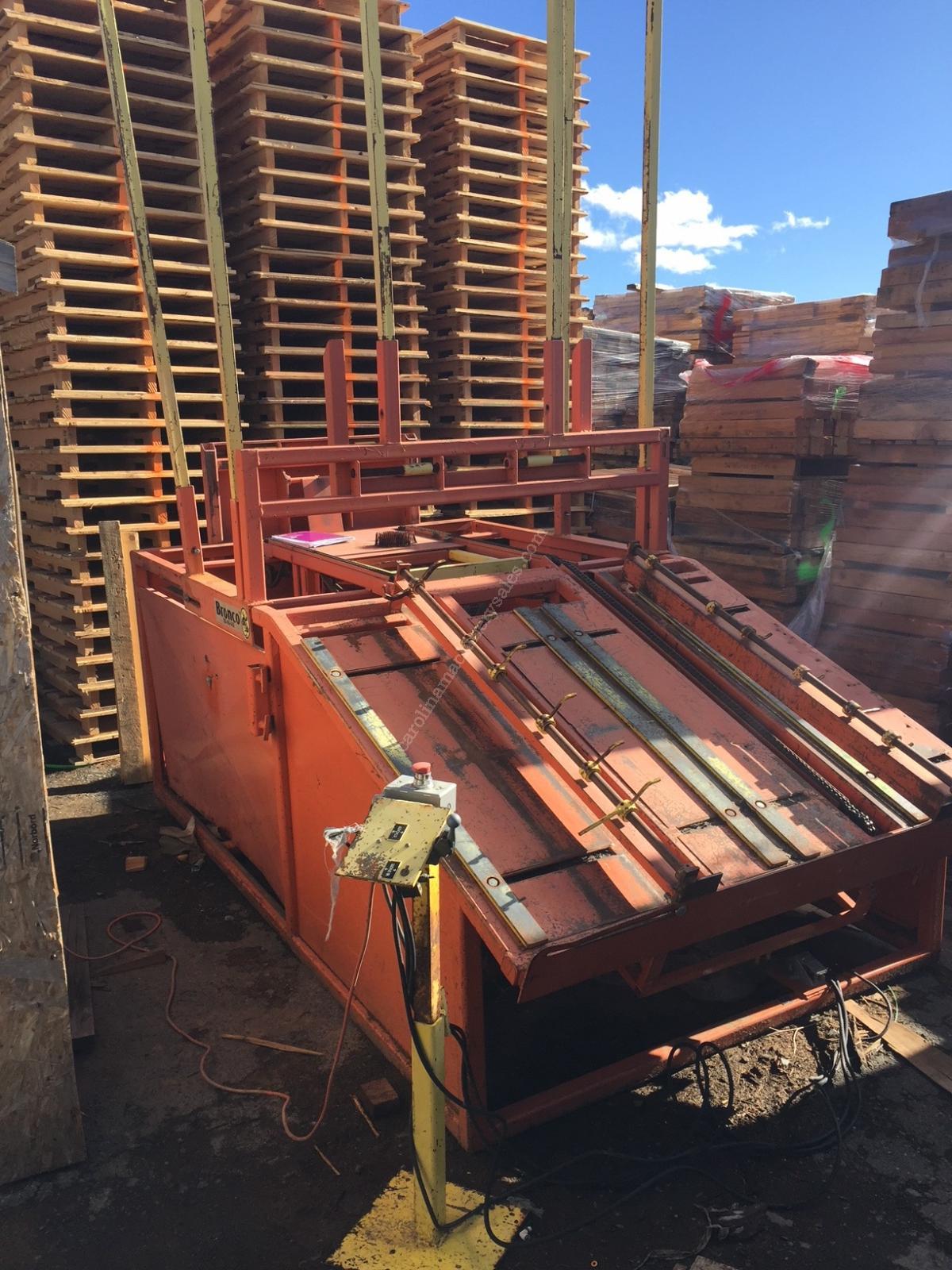 Bronco Pallet Nailer - Image 1