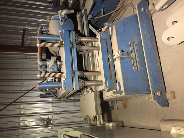 45 Ton, Airam/Bradbury #C.O.S., flying cut-off press, 2-24" diameter bladder, 41.5" between rods - Image 1