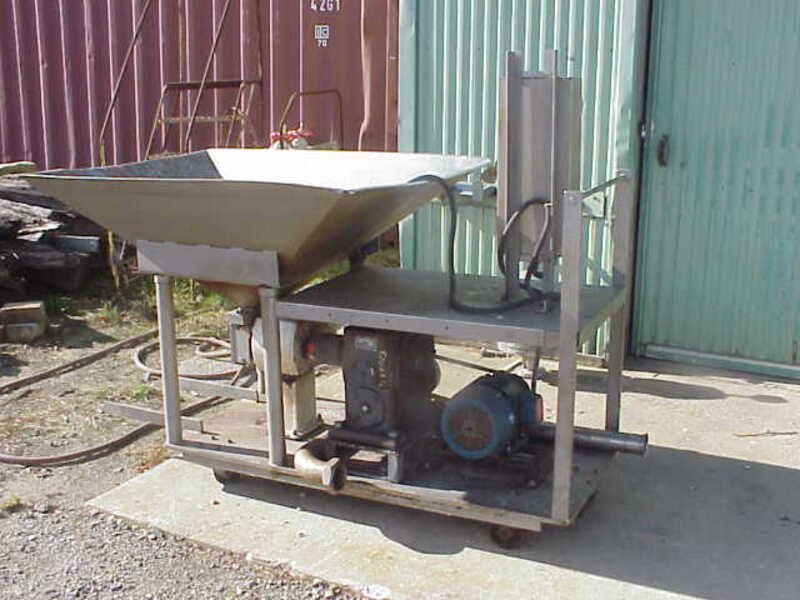 145 GPM, APV #R4RH, 3" Rotary Lobe Pump, rectangular inlet 1.75" x 9.25", 17.5 gal/100 rev. - Image 2