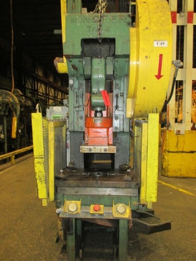 60 Ton, Minster #70-4, Gap Frame Single Crank Press, 7" stroke, 15-1/2" shut height, 31-1/2" x 21" bed, 90 SPM - Image 1