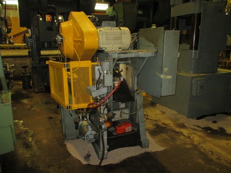 15 Ton, V & O #15, OBI Single Crank Press, 3" stroke, 8-1/4" shut height, 22" x 12" bed, 4" throat, 2" - Image 3