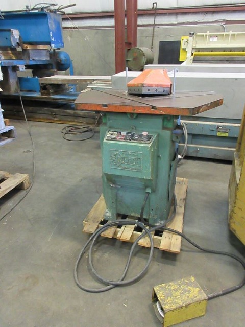 1/8" x 9" x 9" Comaca #225S, notcher, foot switch, 90° fixed angle - Image 3