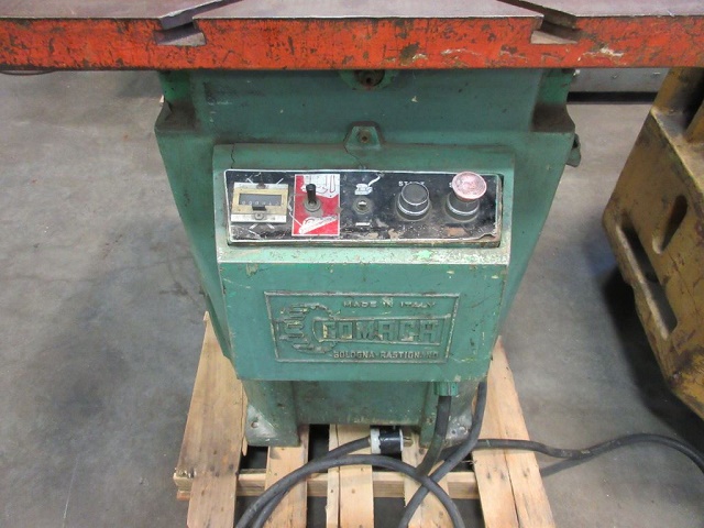 1/8" x 9" x 9" Comaca #225S, notcher, foot switch, 90° fixed angle - Image 4