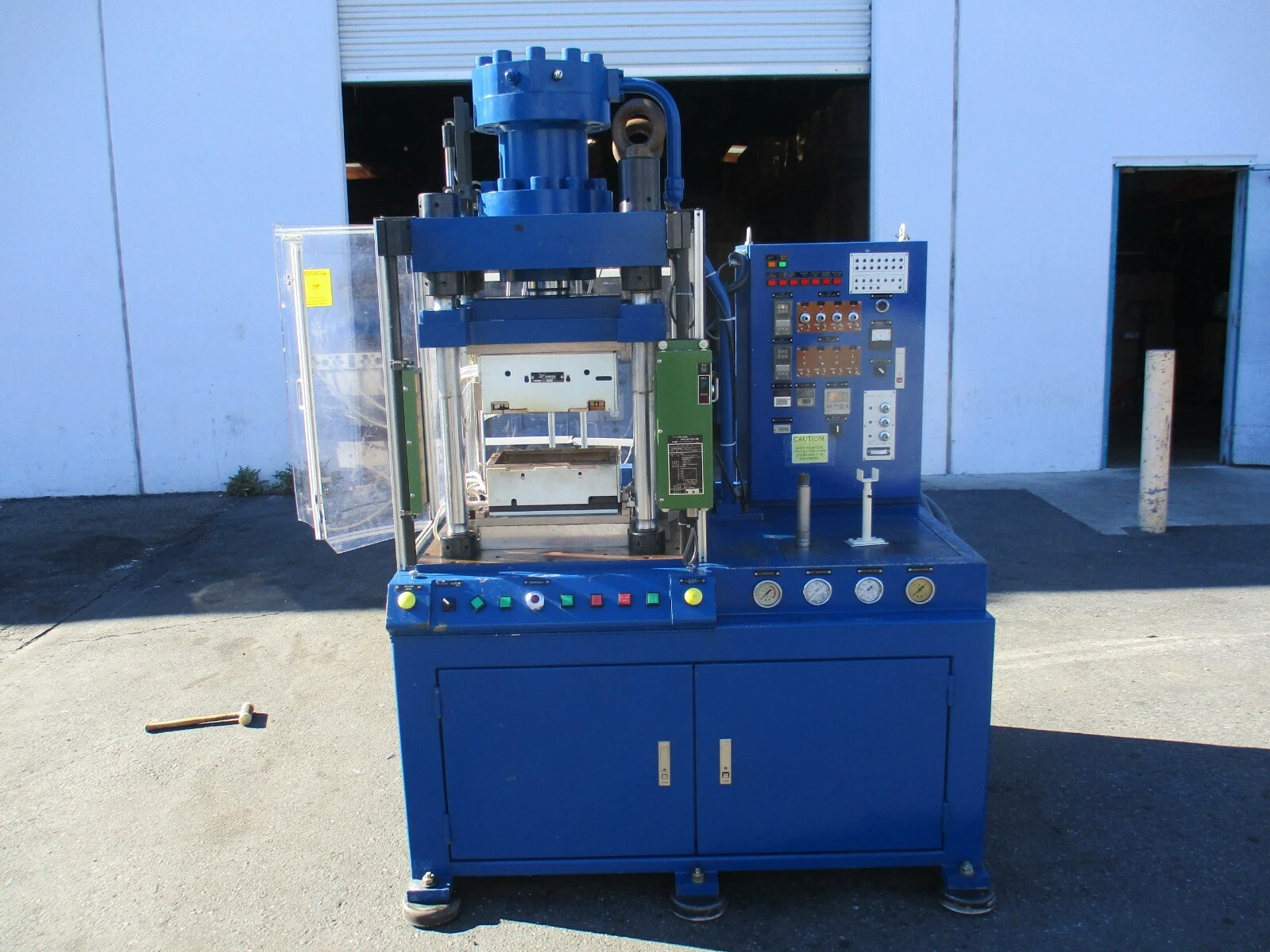 60 Ton, Yamada #8000-DSE, hydraulic 4-post heated platten transfer press - Image 1