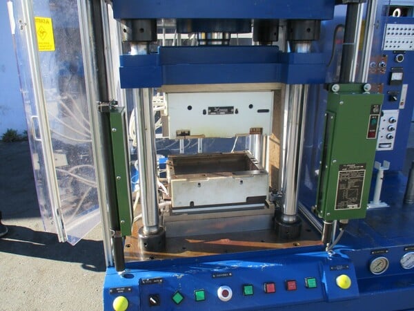 60 Ton, Yamada #8000-DSE, hydraulic 4-post heated platten transfer press - Image 10