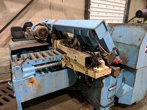 12" x 12" DoAll #C-305A, Vertical Band Saw, 1-1/4" x 144" saw, 350 FPM, front unload tray, hydraulic, coolant - Image 2