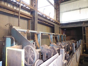 AMD #1000-3030, Hydraulic Billet Shear, 1000 Ton, descrambler, feed table, back gauge, hydraulic unit - Image 3