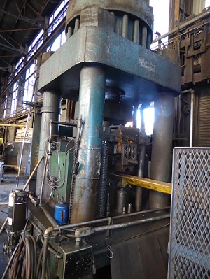 AMD #1000-3030, Hydraulic Billet Shear, 1000 Ton, descrambler, feed table, back gauge, hydraulic unit - Image 4