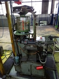 1/4" Shimazu #Super 2, Twin Spindle Nut Tapper, 190 PPM, 185mm x 25mm R Bent Tap, hopper 1990 - Image 5