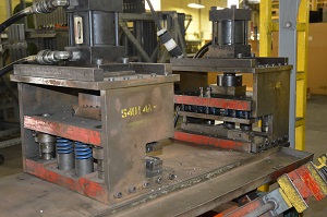 .25" Wire Trimmer and Bender, 3 hydraulic Head, 8' table length, hydraulic Pump and motor - Image 2