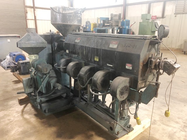 2.4" Gloucester, extruder, 32:1 L/D, side vented, top center feed throat, 1986 - Image 2
