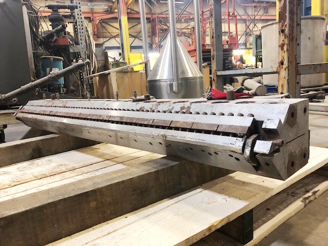 60" EDI, flexible sheet die, upper flexible lip, fixed lower lip, back center feed entry - Image 2