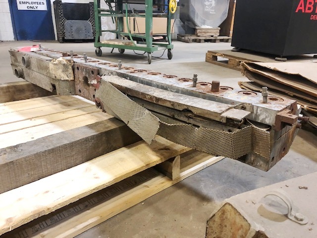 60" EDI, flexible sheet die, upper flexible lip, fixed lower lip, back center feed entry - Image 7