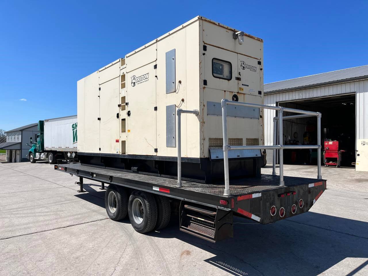 550 KW Triton #600, Trailer Mounted, sound attenuated enclosure, Tier 1, 277/480 Volts, 859 hours, 2005 - Image 1