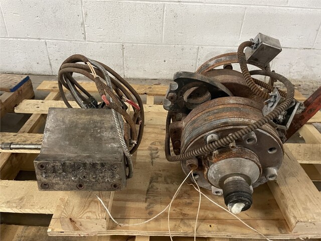 6" Strand Die With 2.5" Beringer Manual Screen Changer 8 Hole With Replaceable Face - Image 2