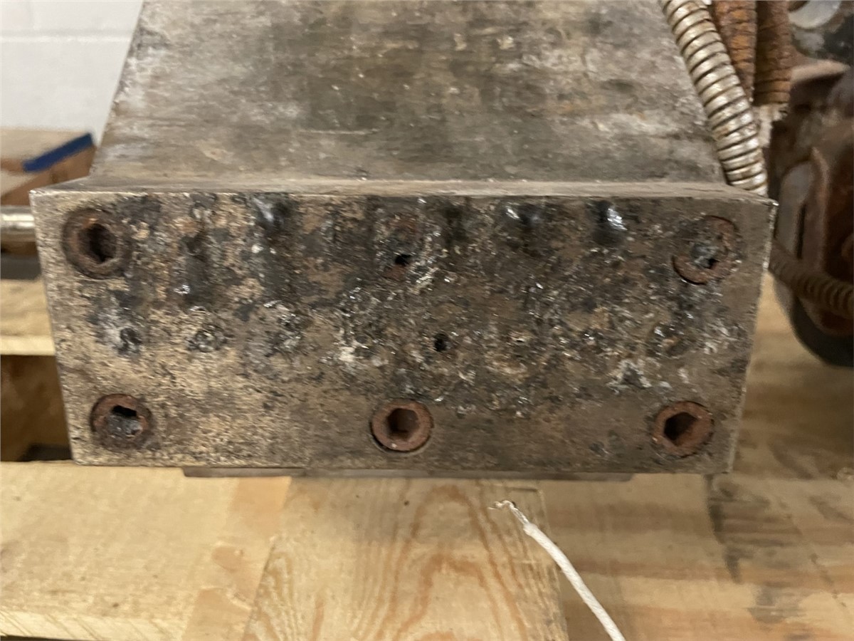 6" Strand Die With 2.5" Beringer Manual Screen Changer 8 Hole With Replaceable Face - Image 3