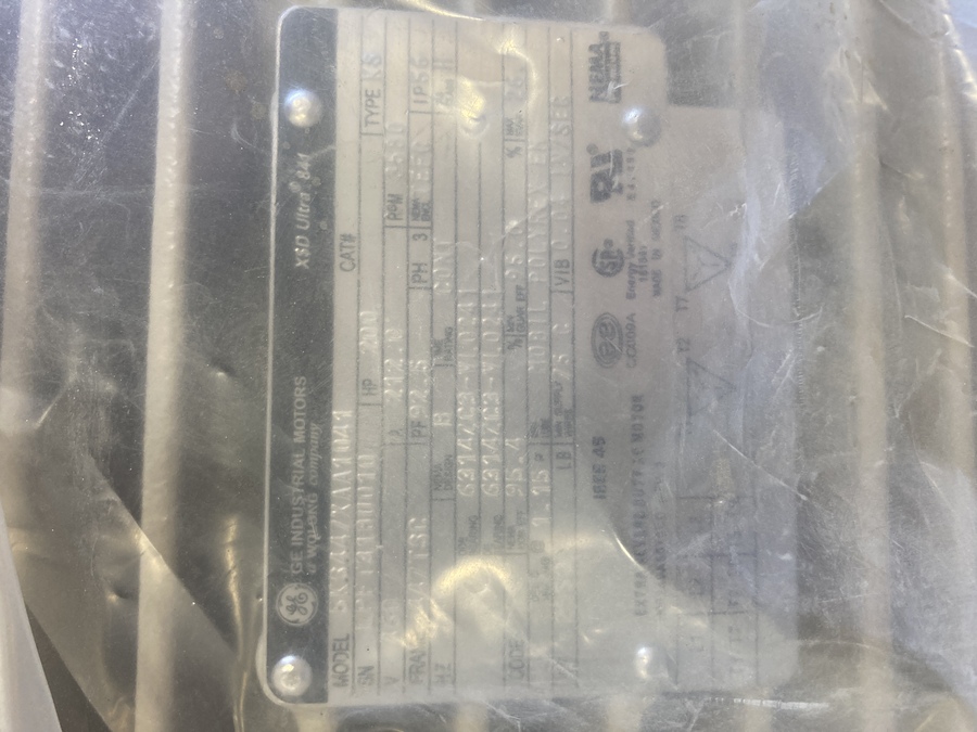 200 HP 3600 RPM General Electric, Frame 447TSC, TEFC, new surplus, 460 Volts - Image 1