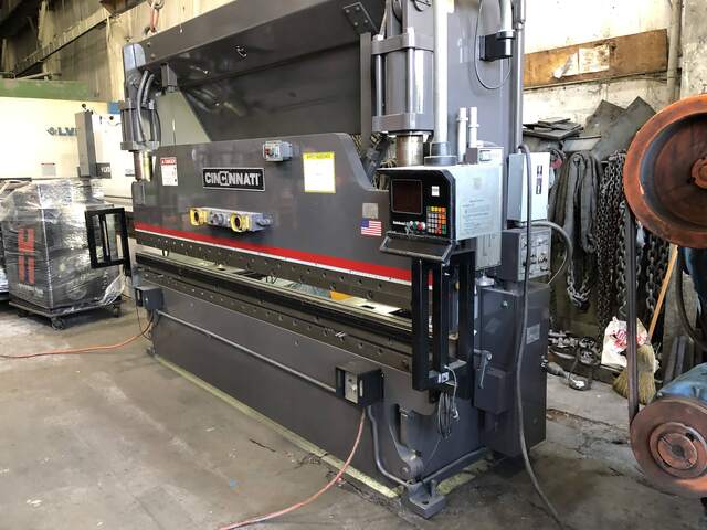 90 Ton, Cincinnati #90C10, hydraulic press brake, 12' overall, 102-3/4" between housing, 8" stroke, 7" - Image 3