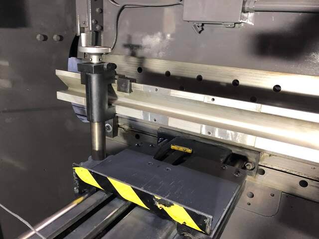 90 Ton, Cincinnati #90C10, hydraulic press brake, 12' overall, 102-3/4" between housing, 8" stroke, 7" - Image 4