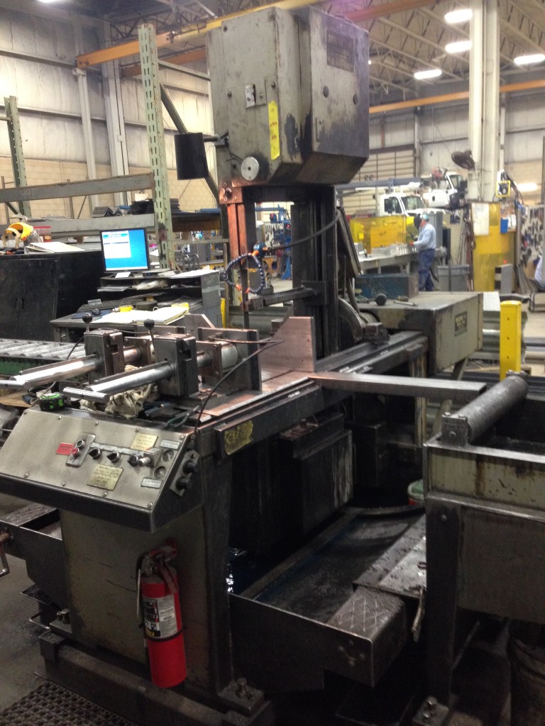 16" x 22" Hem #V100LM-2, vertical mitre cutting band saw, 15' x 1.25" blade, 50-500 FPM - Image 2