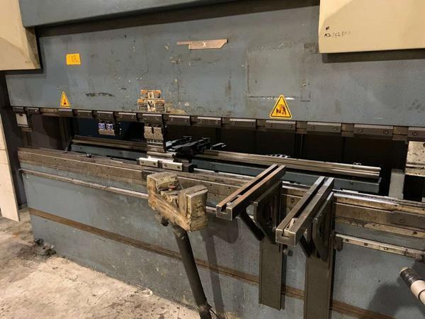 190 Ton, Durma, 6-Axis CNC hydraulic press brake, 10' overall, 1032" between housing, 10.4" stroke, 21" Shut - Image 2