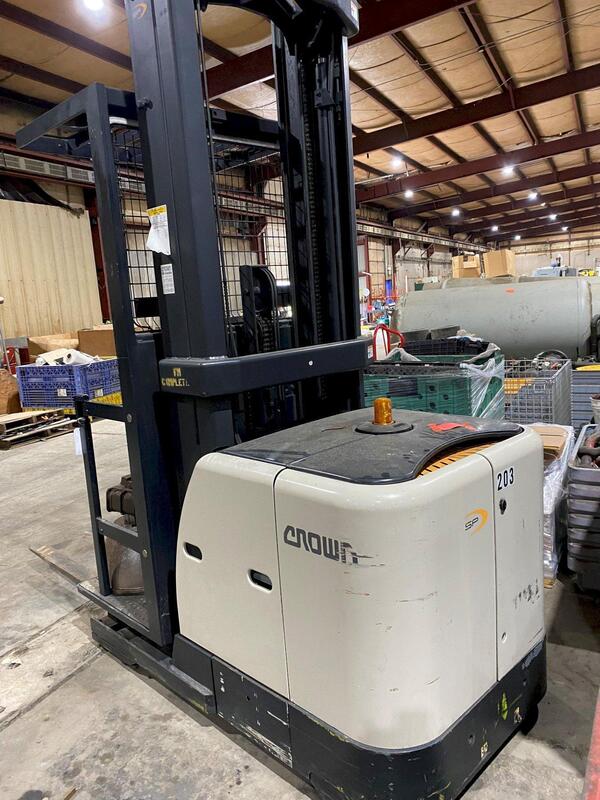 Crown #SP3520-30, Stock Selector Lift, EO battery, 5% fork height, 1085 amp hr., 2009 - Image 2