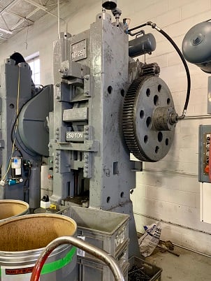 250 Ton, Minster #90-250, knuckle joint press, 3" stroke, 1/2" adjustment, 13-3/4" x 12" ram, 24" x 18" bed - Image 1