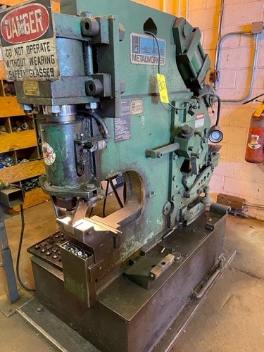 4" x 4" x 1/2" Hill-Acme #4, ironworker, 60 ton, 20" throat, 1-1/2" stroke - Image 1