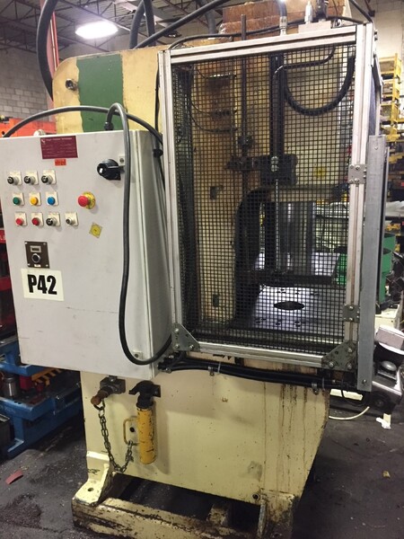 75 Ton, Veugen #10-386 6" stroke 12" daylight 18" x 24" bolster, safety lights - Image 1