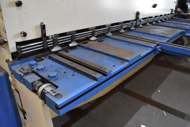 1/4" x 10' Amada #M3060, mechanical, 42" front operated power back gauge, 60 SPM - Image 5