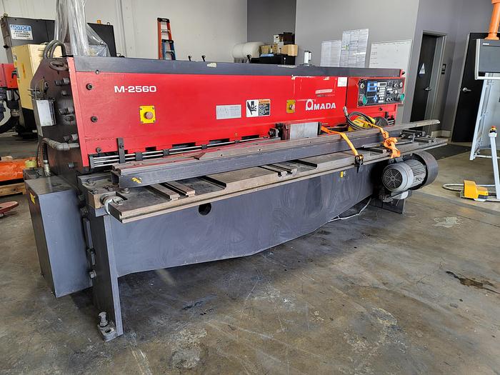 1/4" x 8' Amada #M-2560, mechanical shear, 60 SPM, 40" Back Gauge, 11 holddowns, squaring arms, 1996 - Image 3