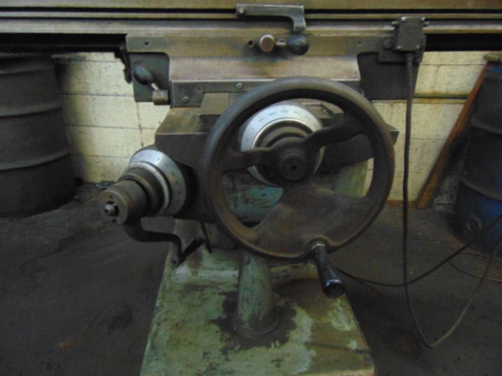 Wells-Index #847, Vertical Turret Milling Machine, 9" X46.5" table, 3 T-slots, 3 HP, S/N 20346 - Image 5