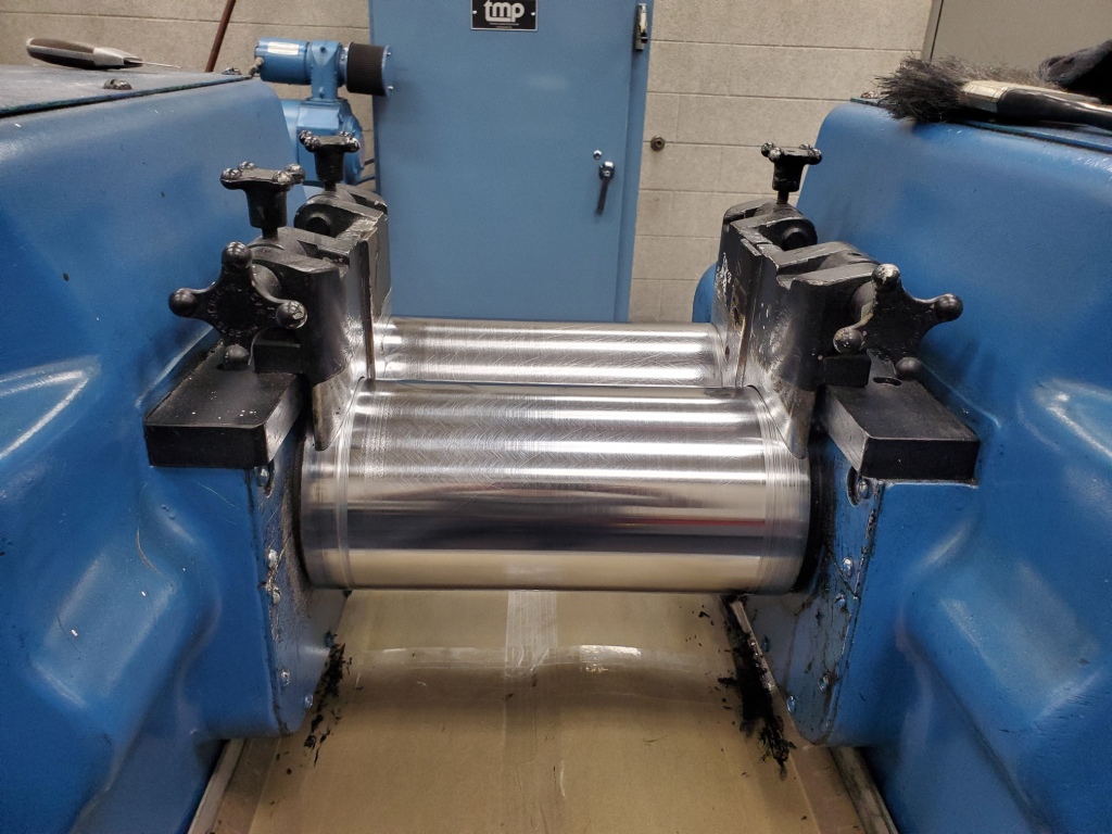 6" x 13" Farrel, lab mill, cabinet style, underslung dual drive, belt driven, vari-speed - Image 2
