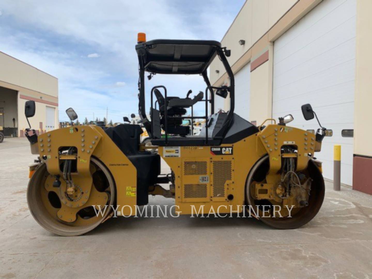 Caterpillar CB66B, Compactor, 2377 hours, S/N: B6600239, 2017 - Image 9