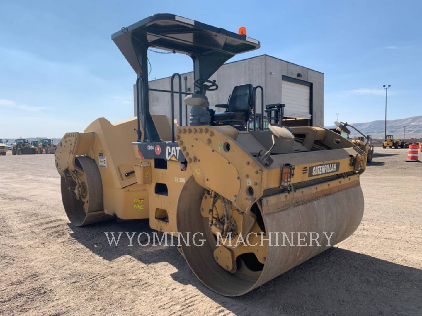 Caterpillar CB64, Compactor, 3793 hours, S/N: DJM00322, 2012 - Image 2